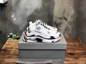 Balenciaga-Triple-S-Sneaker-Black-Grey-9.jpg