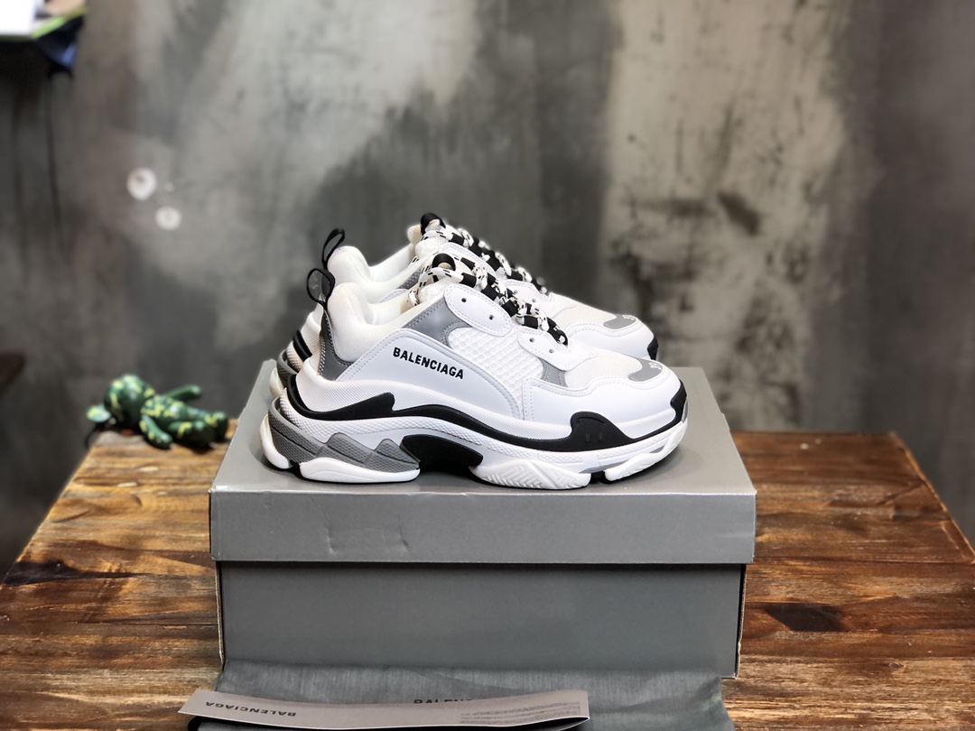 Balenciaga-Triple-S-Sneaker-Black-Grey-9.jpg