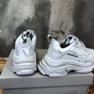 Balenciaga-Triple-S-Sneaker-Grey-logo-2.jpg