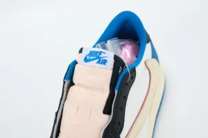 fragment-design-x-travis-scott-x-air-jordan-1-retro-low-replica-3